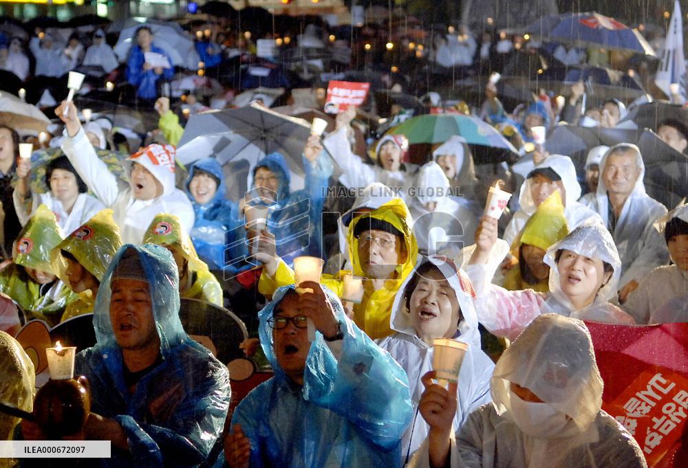 Anti-gov't protests continue as Lee marks 100th day in office