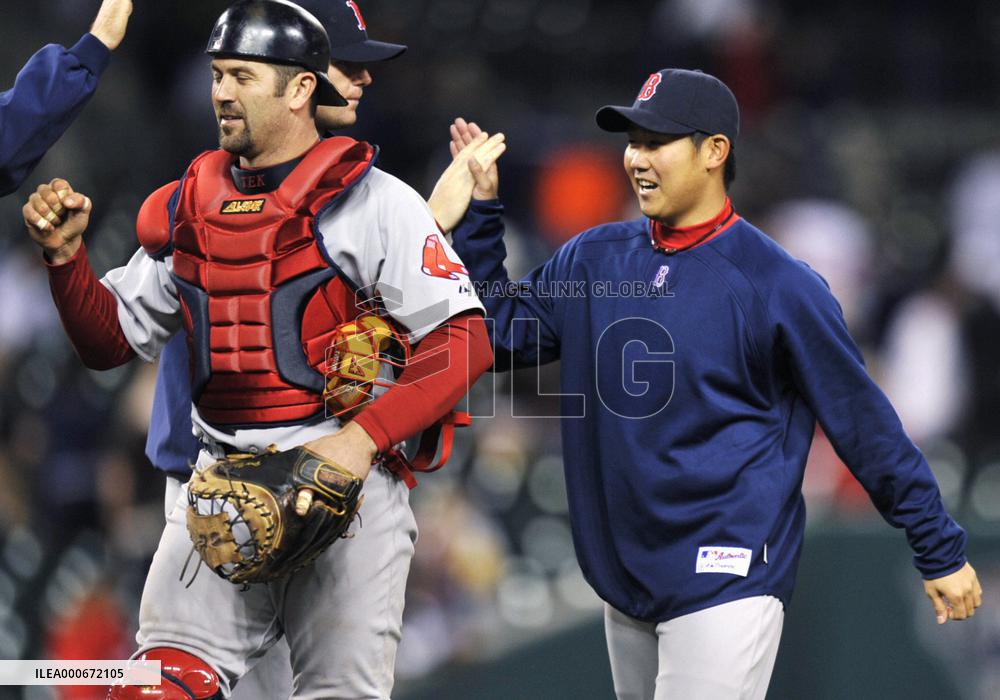 Matsuzaka gets season's first win