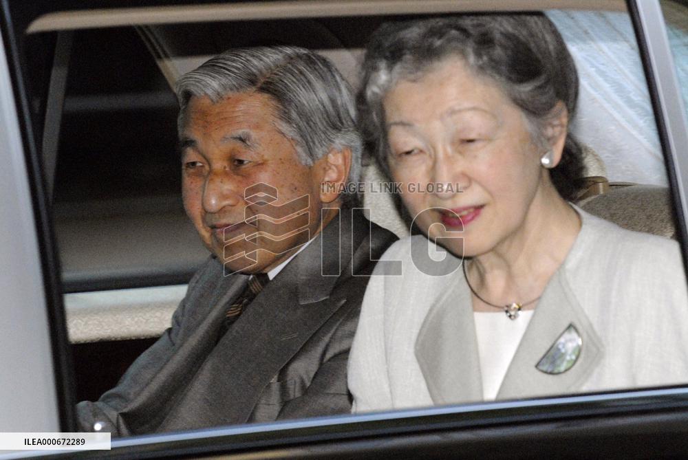 Empeor, empress visit hospital to see crown prince