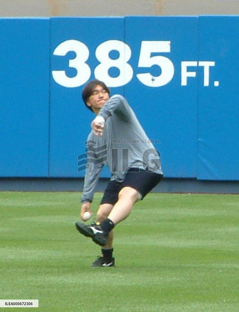 Matsui practices for first time since fracturing wrist