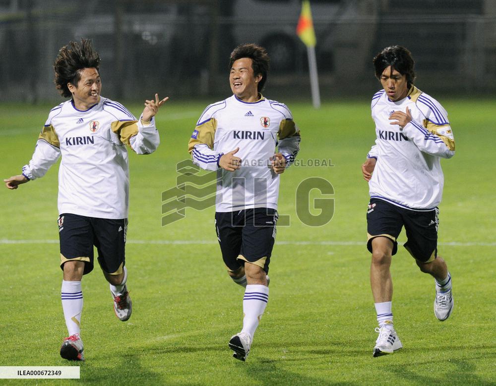 Japan's World Cup squad arrives in S. Africa