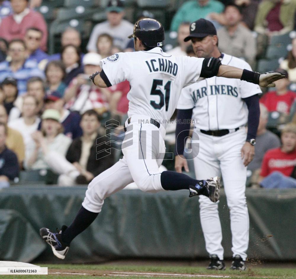 Ichiro gets 4 hits as Mariners beat Twins
