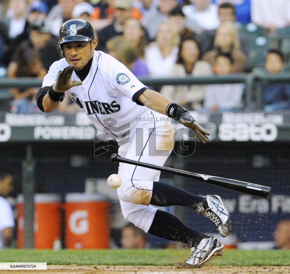 (CORRECTED) Ichiro 3-for-4 as Mariners beat Rangers