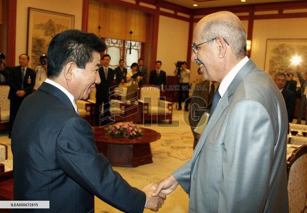 IAEA chief ElBaradei meets with S. Korean Pres. Roh