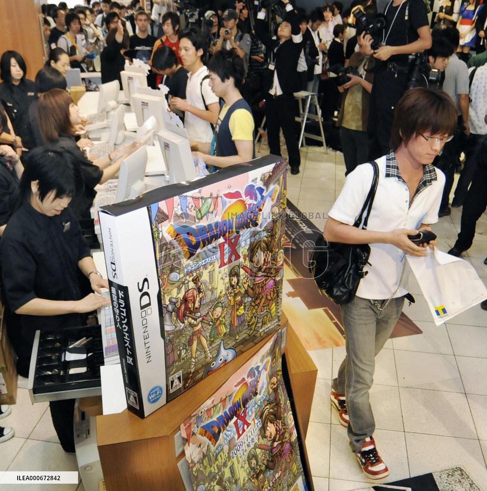 Long-awaited 'Dragon Quest 9' video game hits shelves in Japan