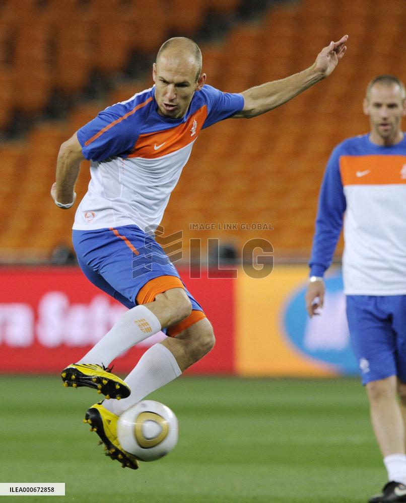 Netherlands prepare for World Cup final against Spain