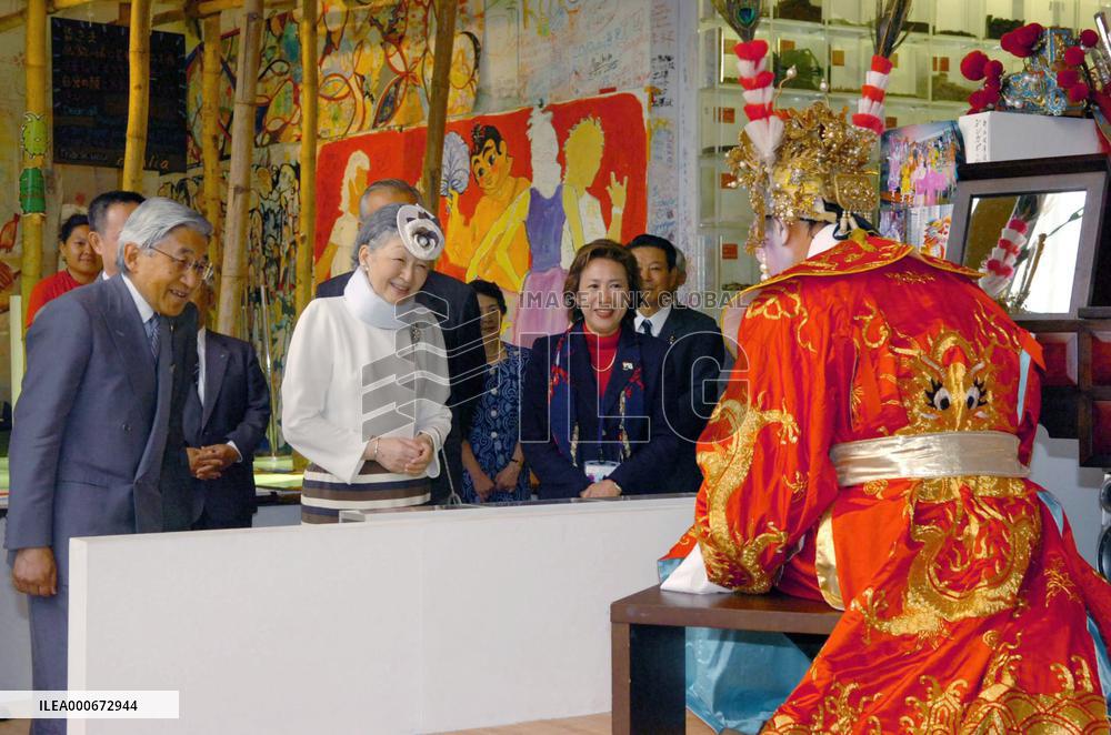 Emperor, empress visit Aichi Expo