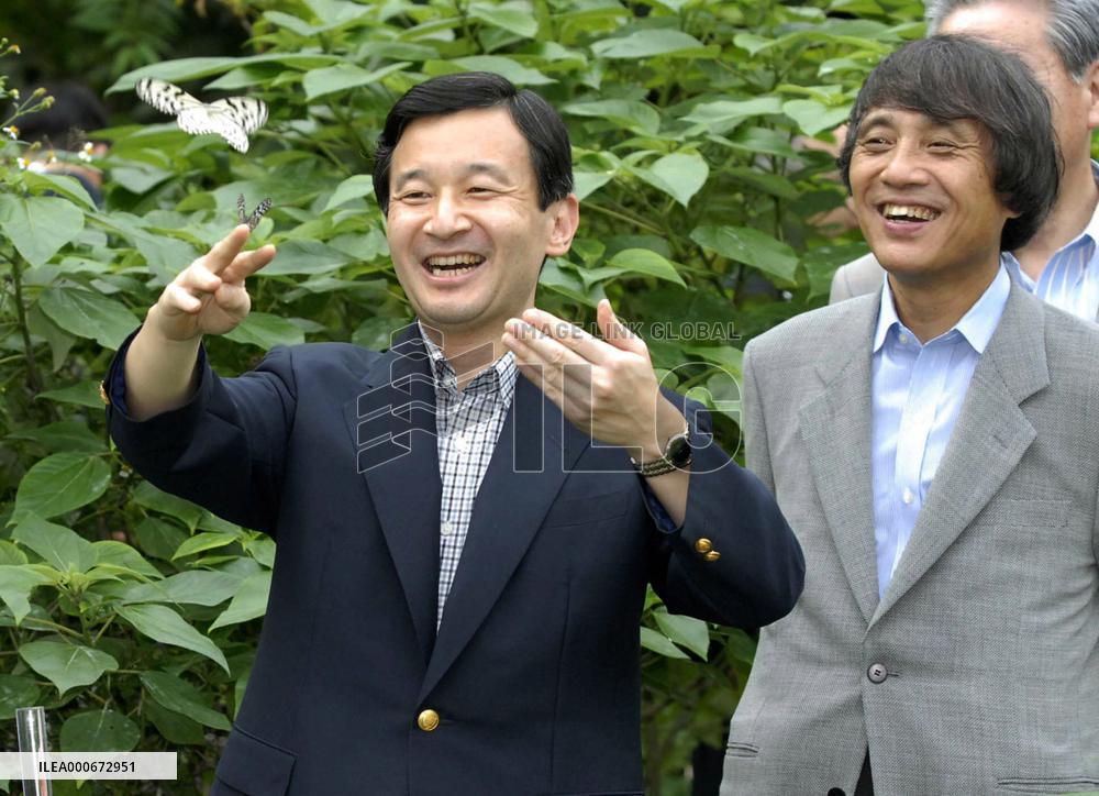 Crown prince releases butterflies at insect facility