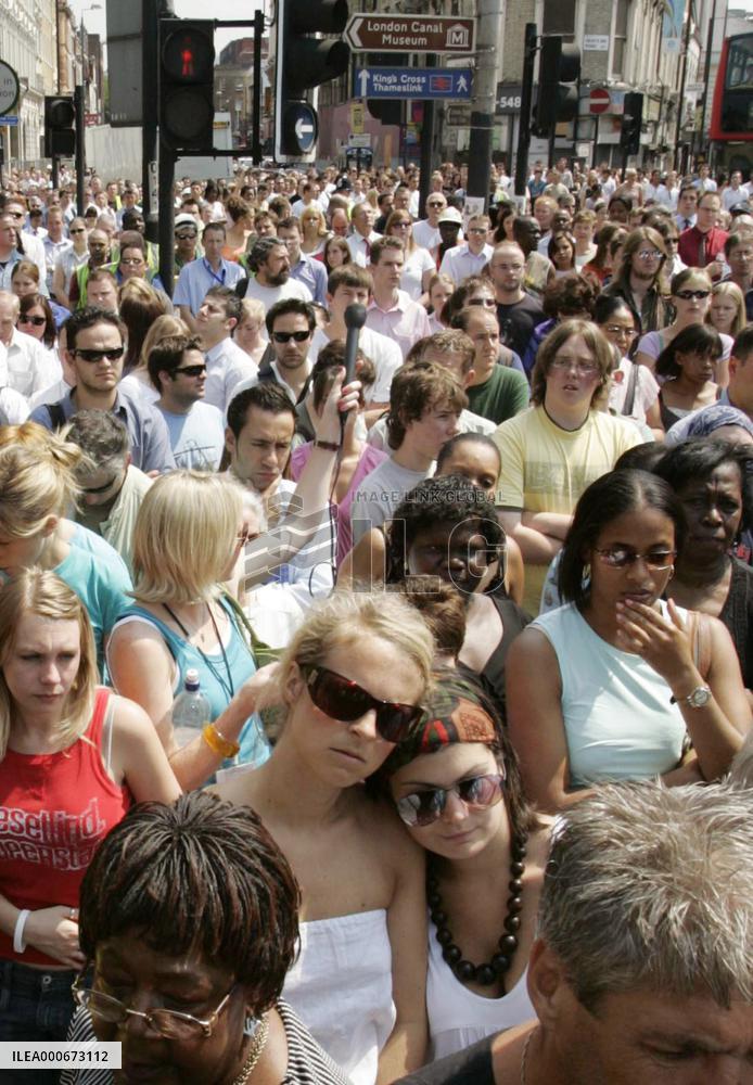 Britons pray for July 7 bombing attack victims