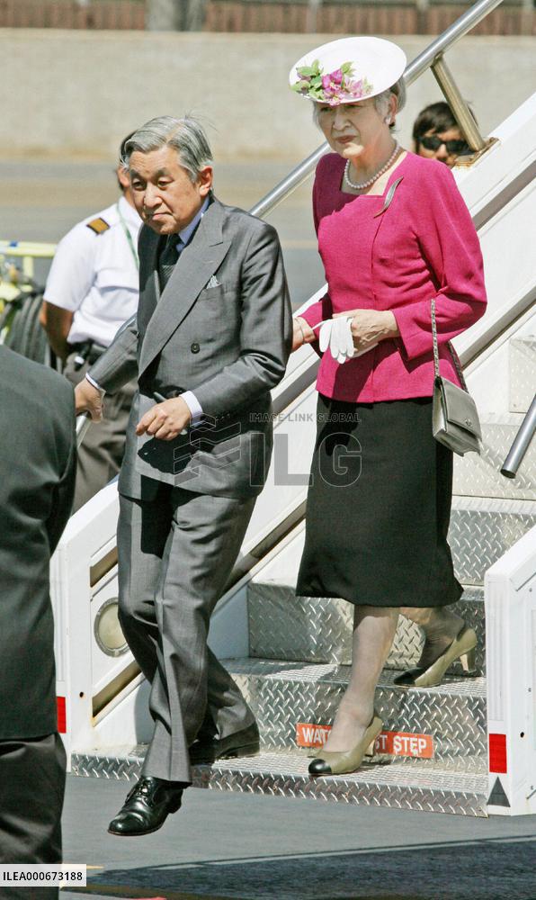 Emperor, Empress arrive in Hawaii from Canada