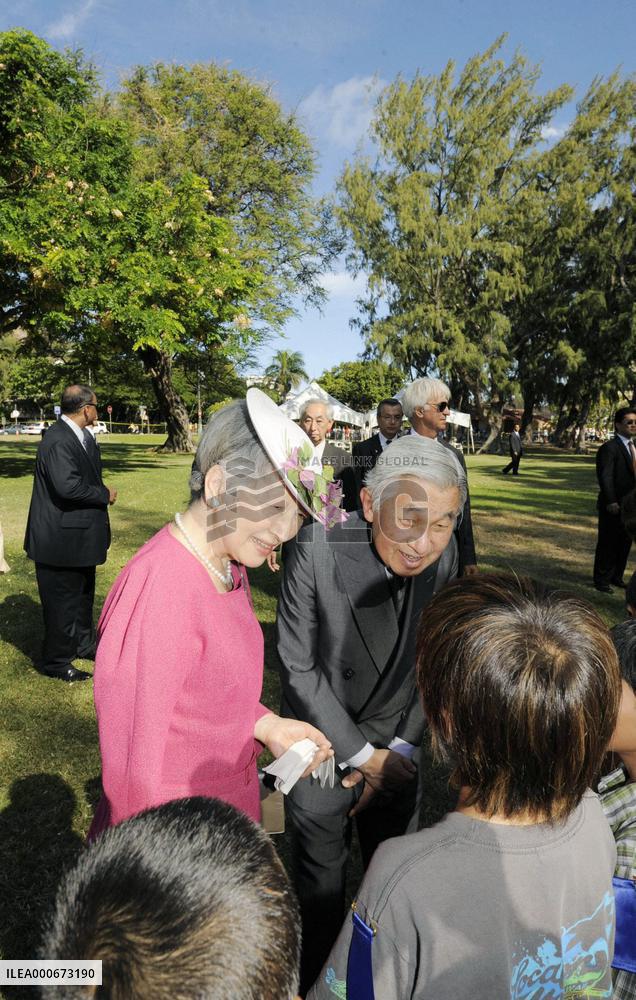 Emperor, Empress arrive in Hawaii from Canada