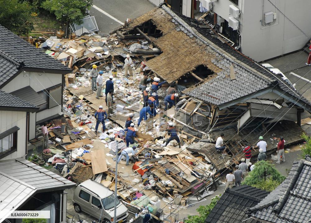 M6.8 quake jolts Niigata, vicinity