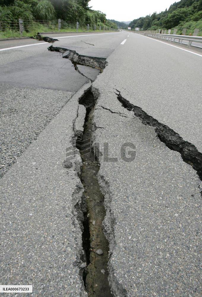 M6.8 quake jolts Niigata, vicinity