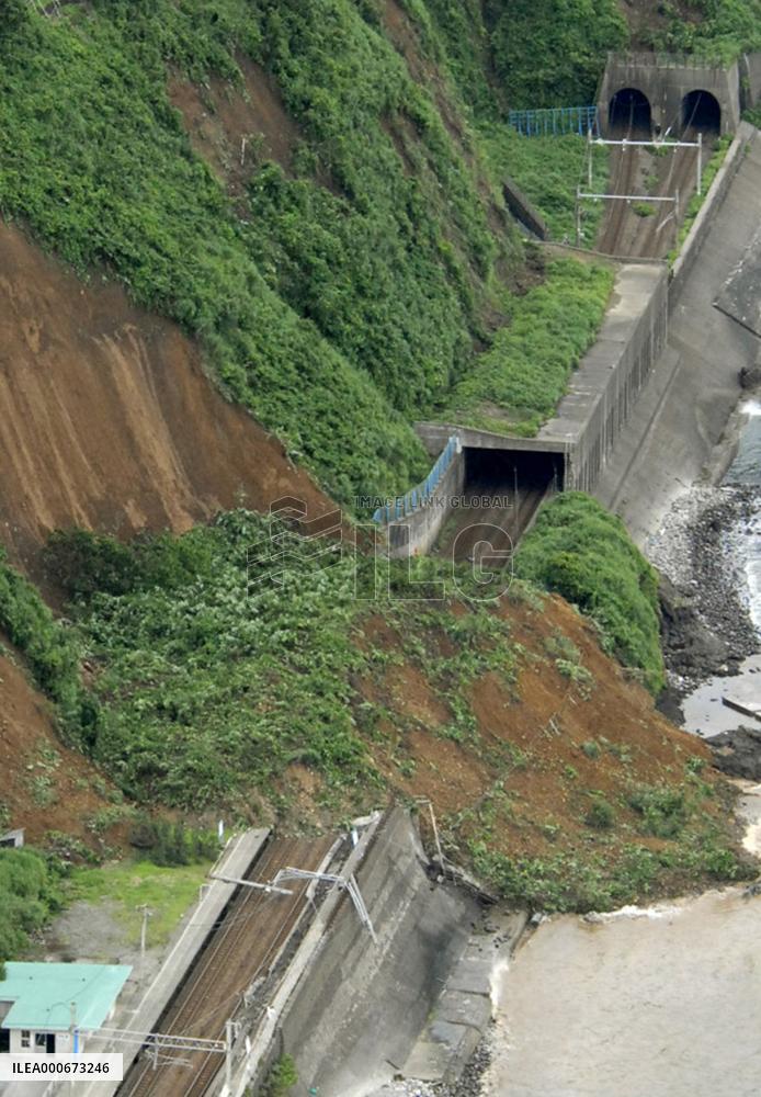 M6.8 quake jolts Niigata, vicinity