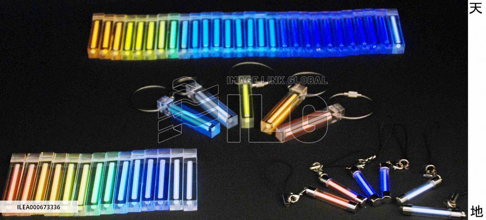 Pair held for allegedly selling radioactive cellphone straps