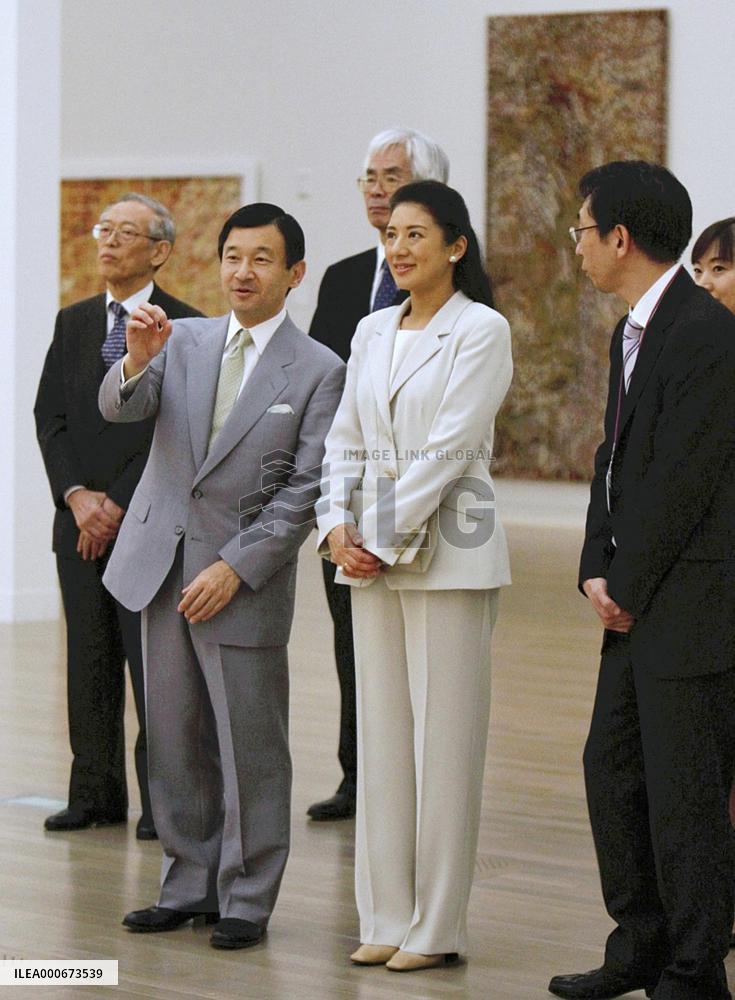 Crown prince, princess visit Emily Kngwarreye exhibition