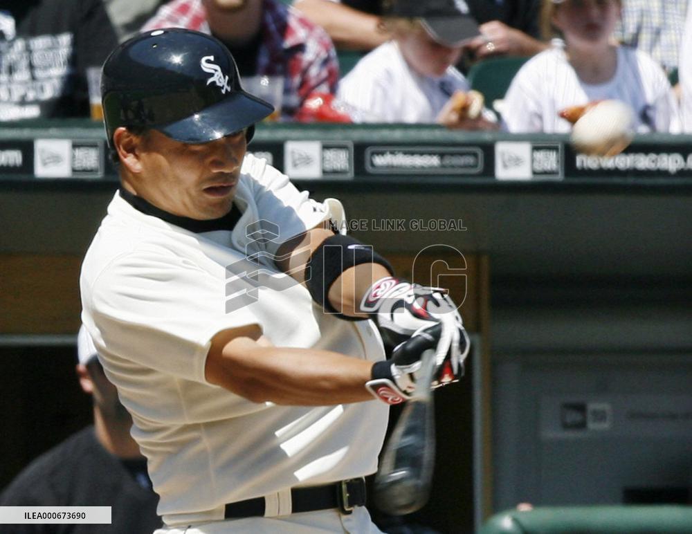 Iguchi hits two-run homer against Rangers