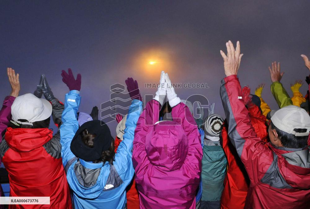 (CORRECTED) 1st sunrise seen from Mt. Fuji this year