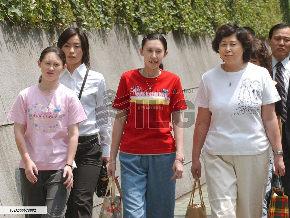 Soga, daughters visit Jenkins at Tokyo hospital