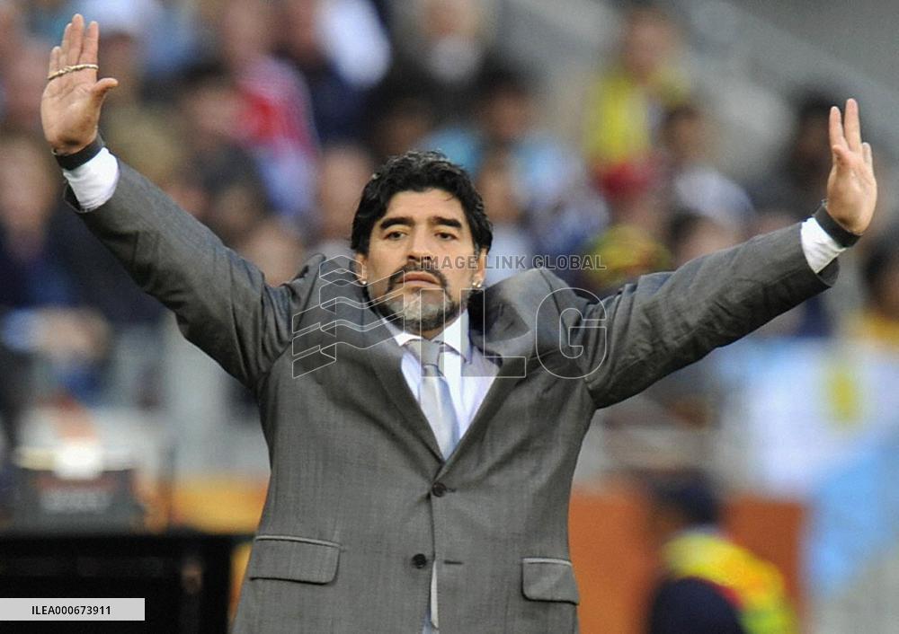 Argentina coach Maradona sacked