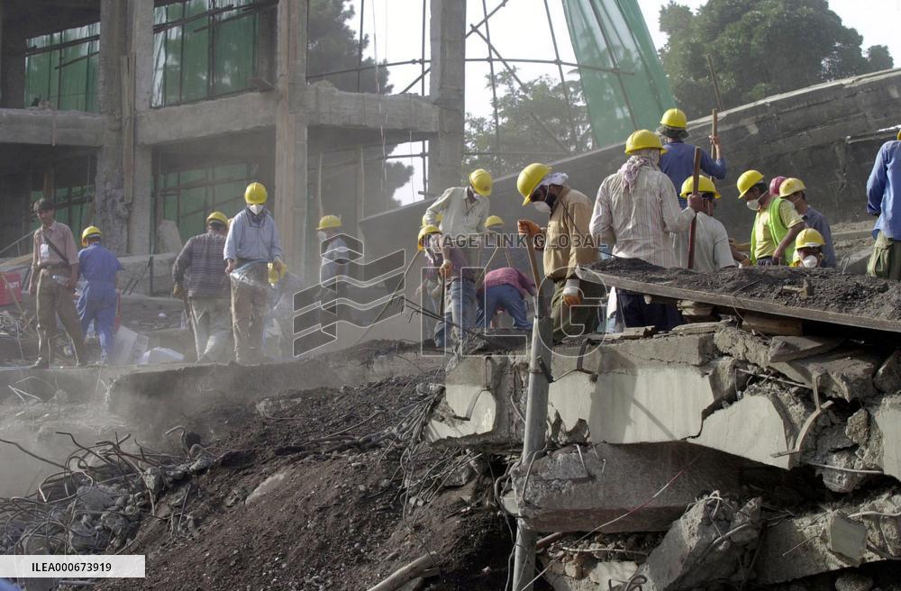 Kabul hospital collapsed, 3 feared dead