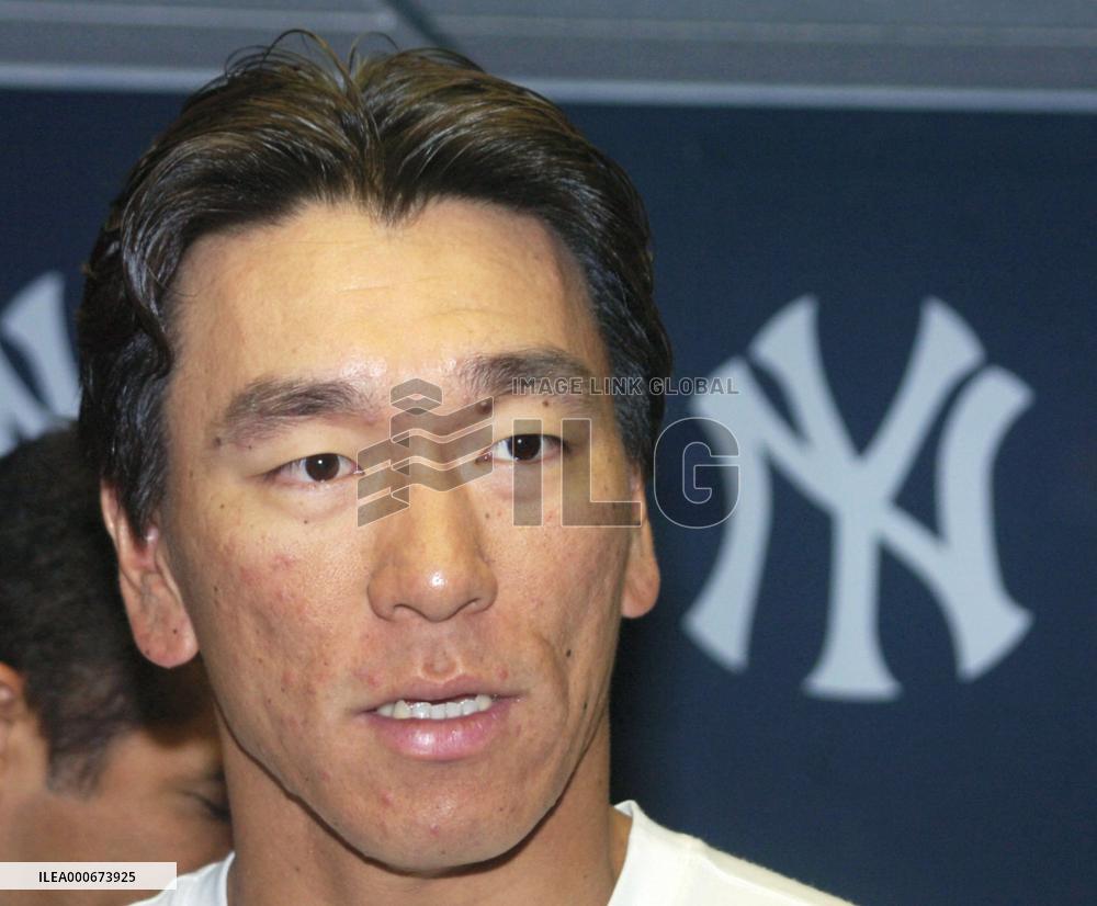 Matsui extends hitting streak on record-breaking day