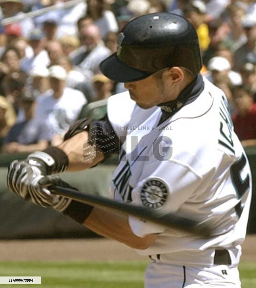 Mariners' Ichiro goes 3-for-5 with 1 RBI against Rangers