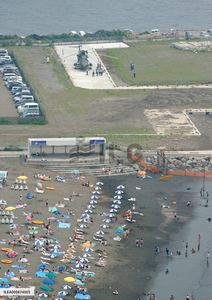 U.S. Navy chopper makes emergency landing on Kanagawa coast
