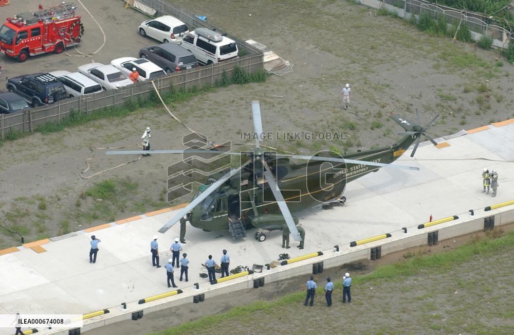 U.S. Navy chopper makes emergency landing on Kanagawa coast