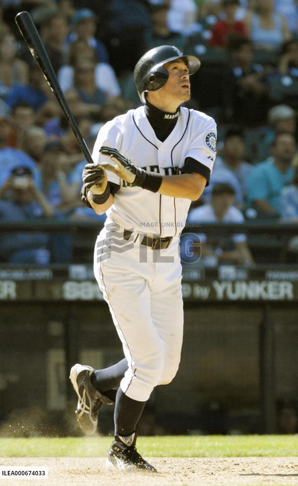 Marainers' Ichiro hits solo homer against Rockies