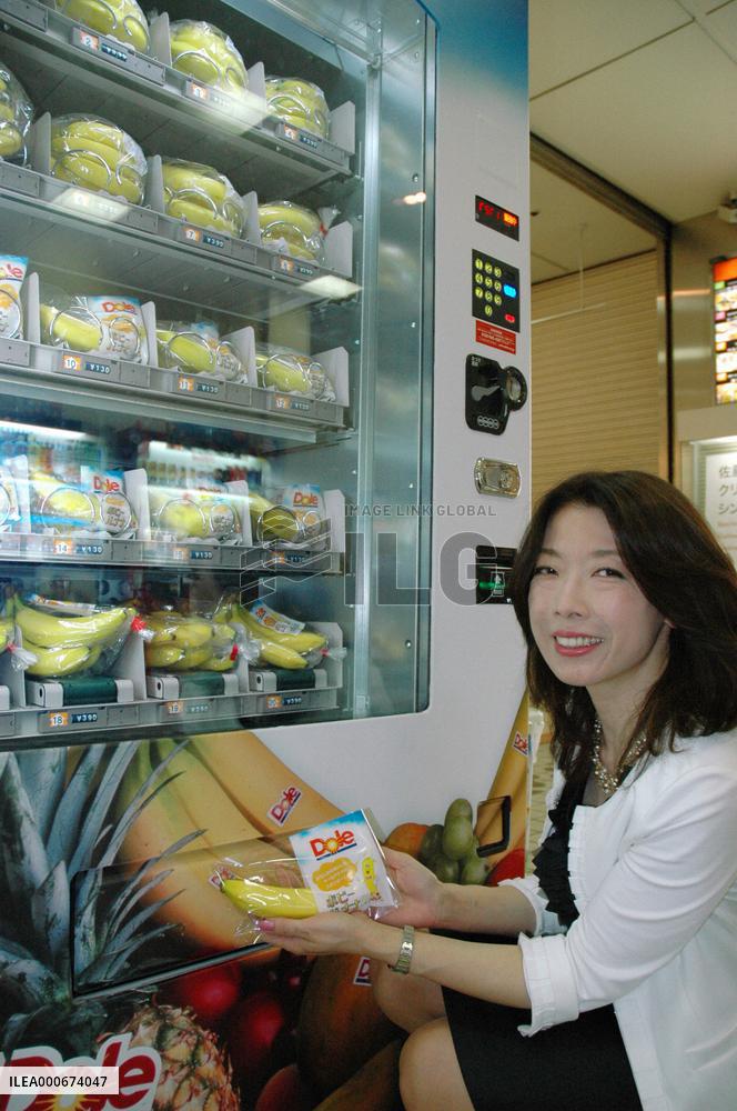 Banana vending machine in Tokyo