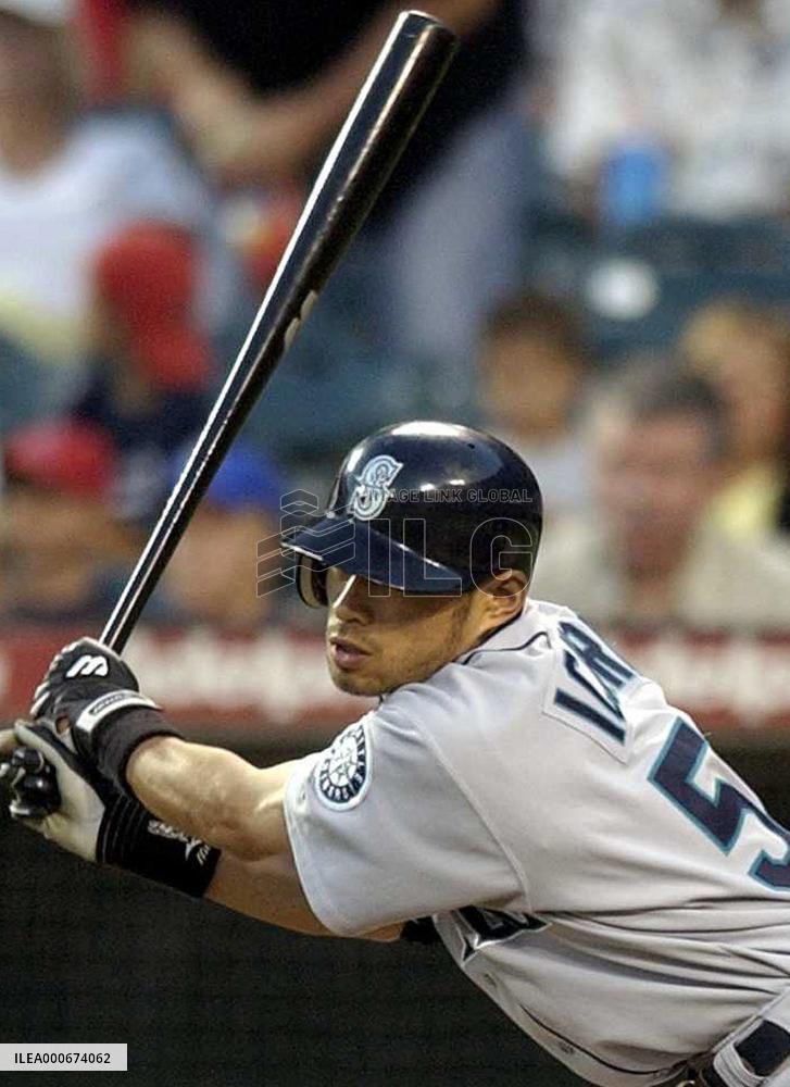 Mariners' Ichiro extends hitting streak to 21 games