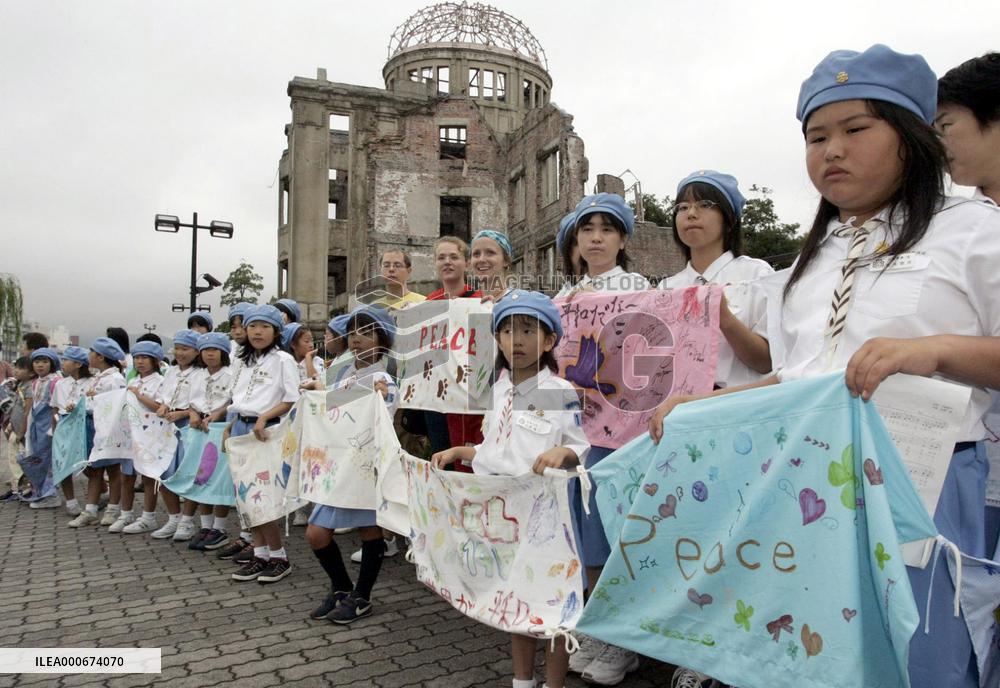 Citizens encircle Hiroshima Dome with ribbons for peace