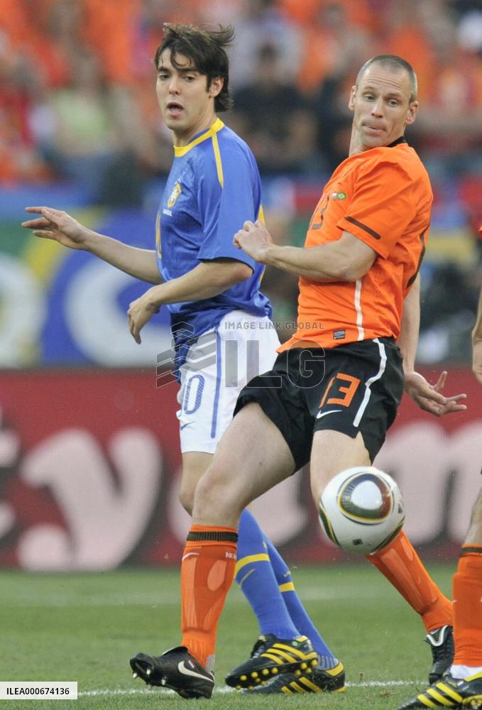 Netherlands defeat Brazil 2-1