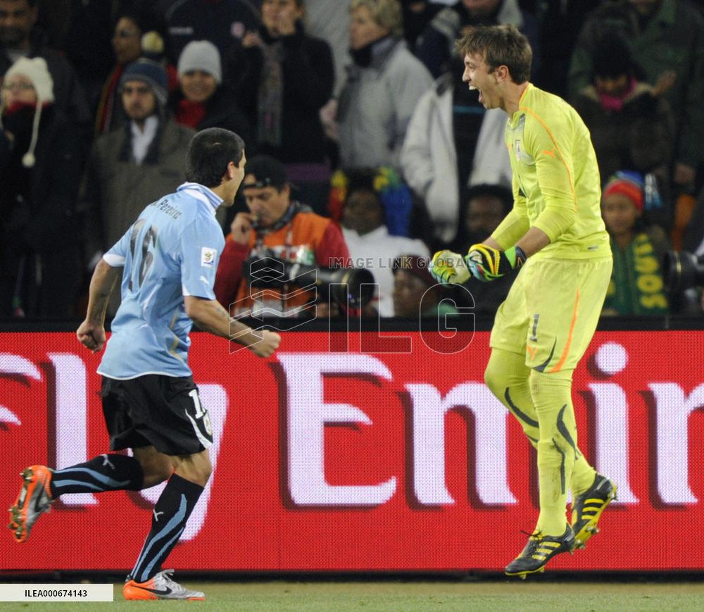 Uruguay beat Ghana on penalties