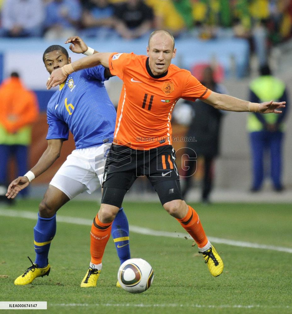 Netherlands defeat Brazil 2-1