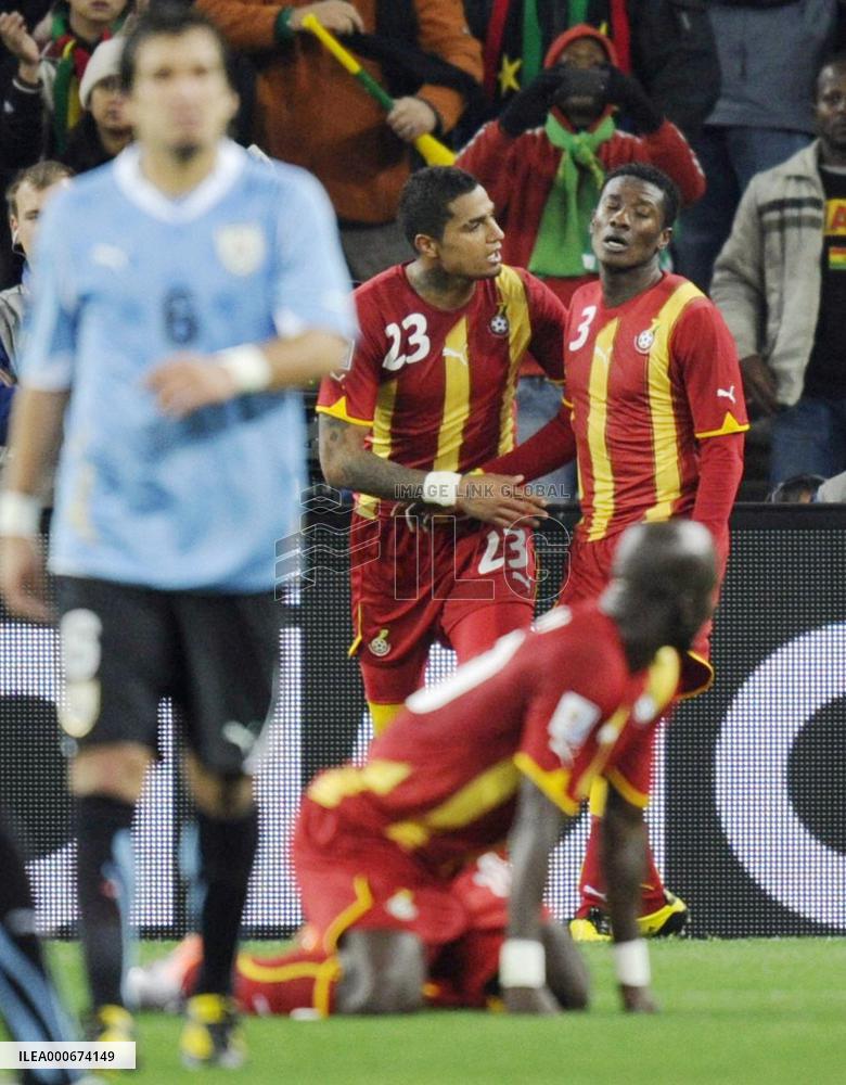 Uruguay beat Ghana on penalties