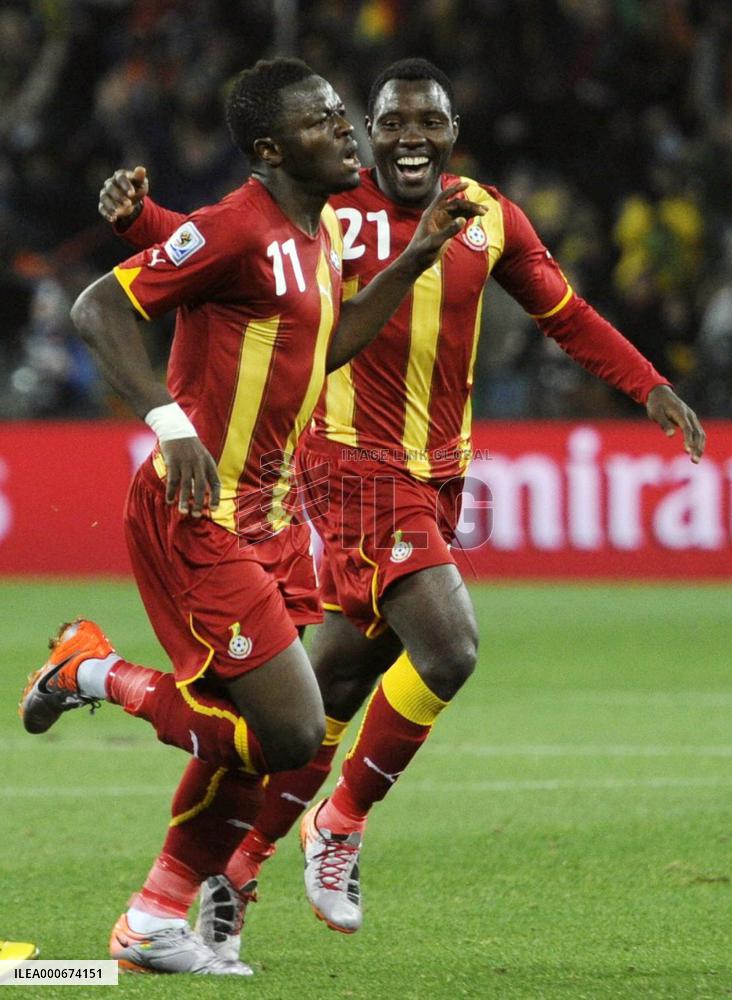 Uruguay beat Ghana on penalties