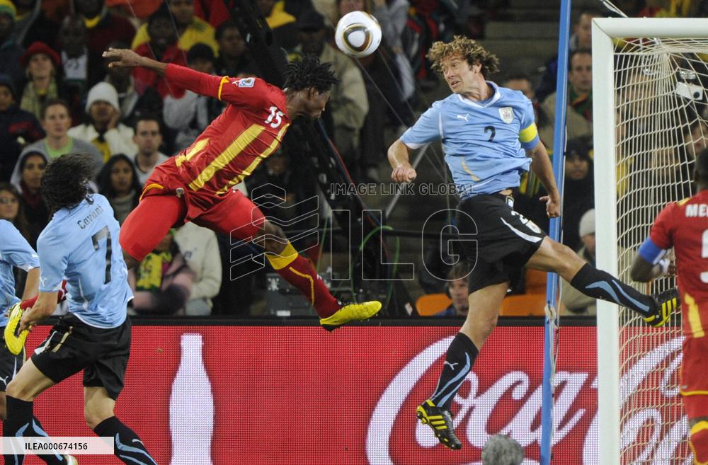 Uruguay beat Ghana on penalties