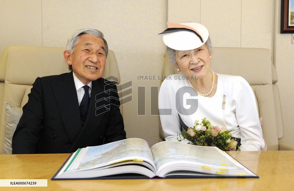 Emperor, empress arrive in Ottawa