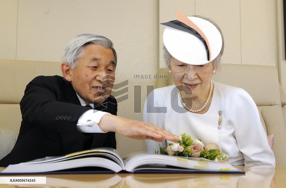 Emperor, empress arrive in Ottawa