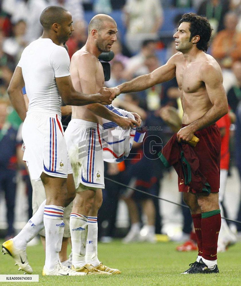 Zidane penalty sets up France-Italy World Cup final