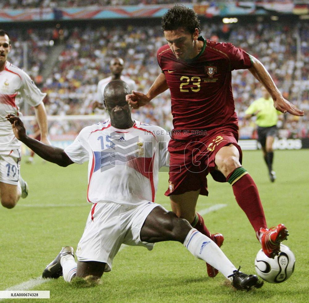 Zidane penalty sets up France-Italy World Cup final