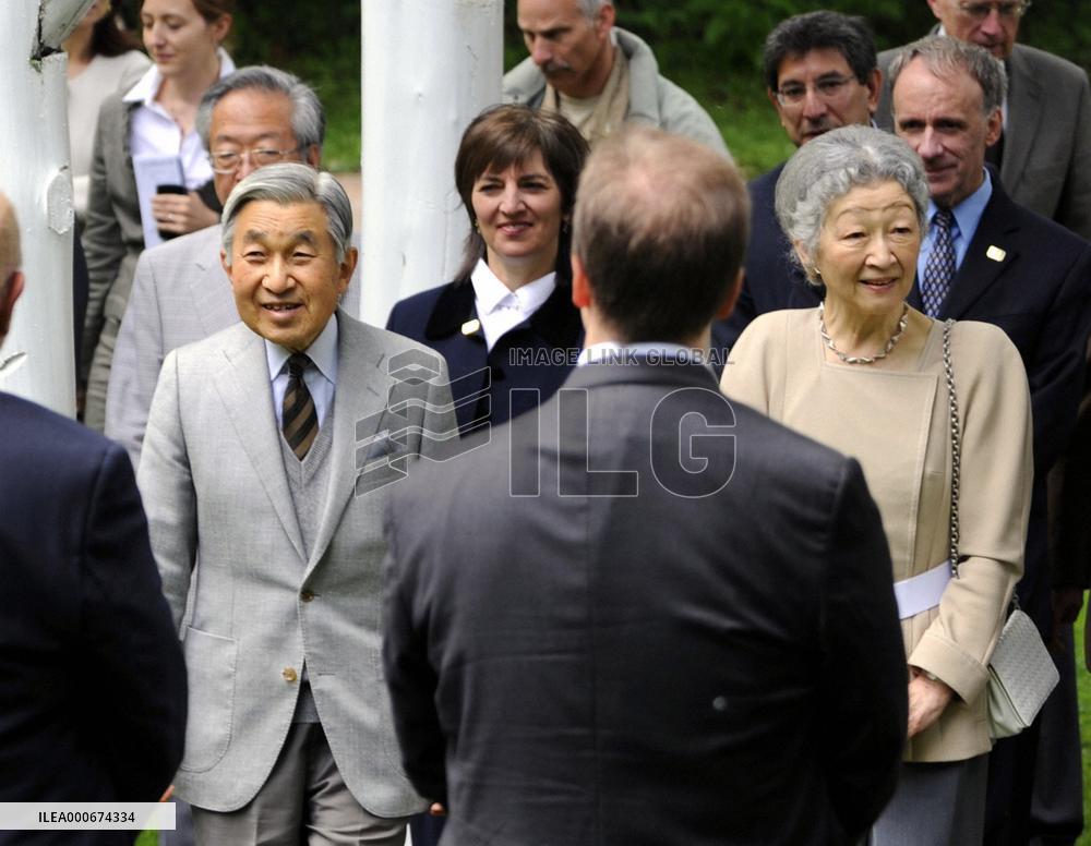 Japan's emperor, empress visit park, farm in Ottawa suburbs