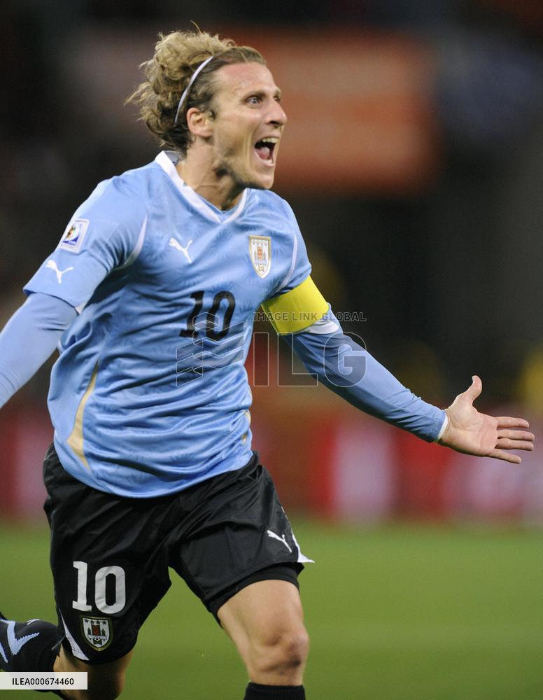 Netherlands beat Uruguay 3-2 to reach finals