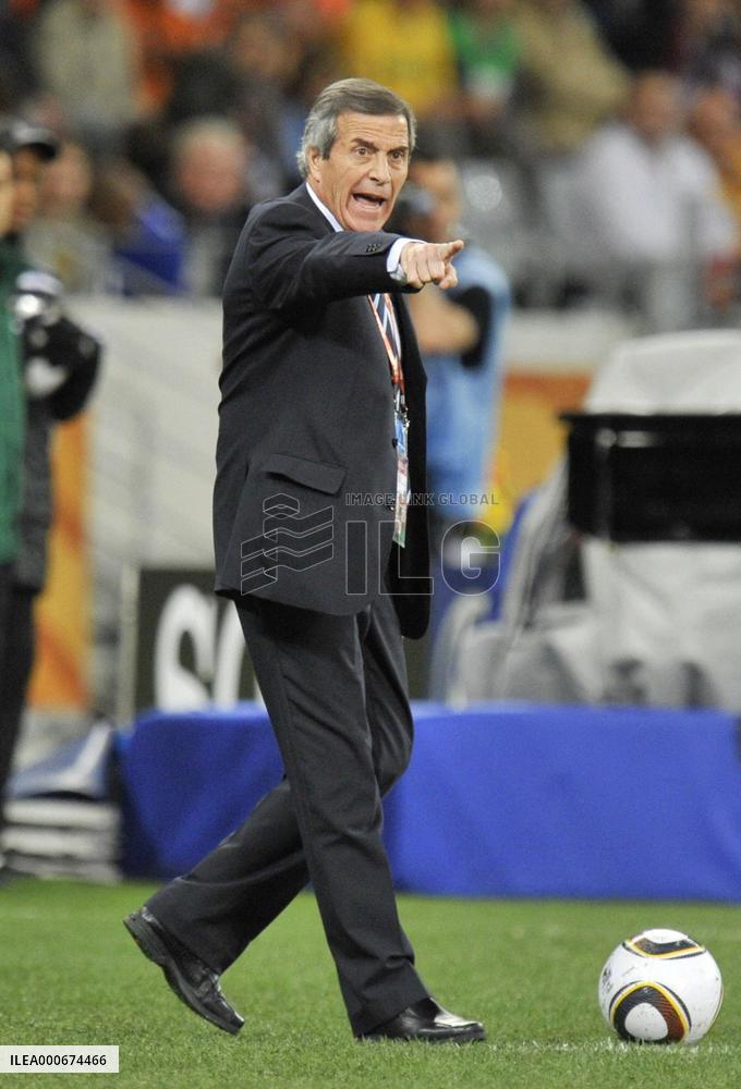 Netherlands beat Uruguay 3-2 to reach finals