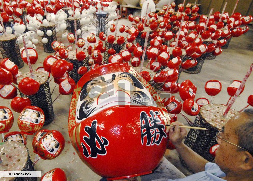 Artisans busy making Dharma dolls ahead of election