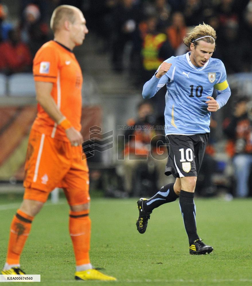 Netherlands beat Uruguay 3-2 to reach World Cup final
