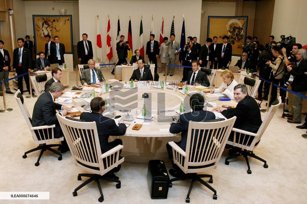 G-8 reaches consensus on long-term CO2 cut target