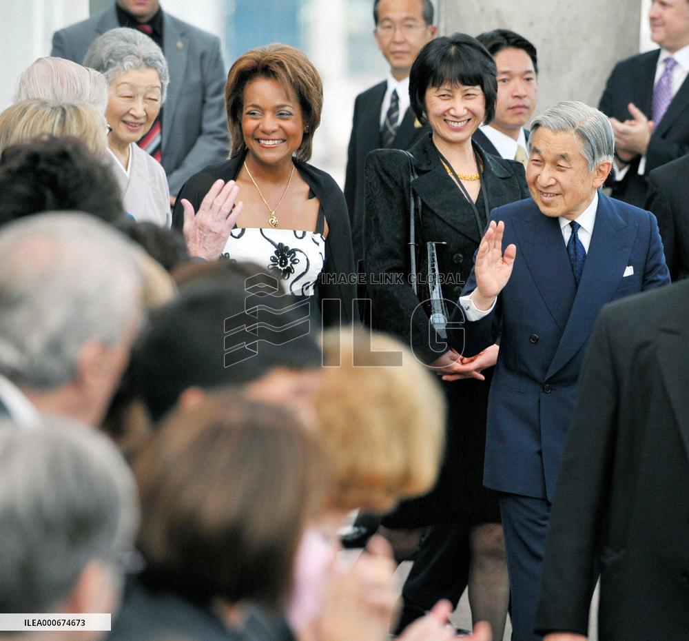 Emperor, empress attend return banquet in Ottawa